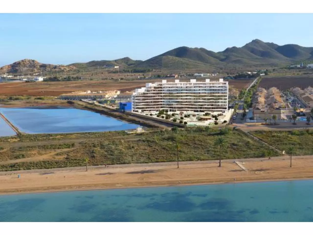 Недвижимость в Испании, Новые квартиры на первой линии пляжа от застройщика в Ла Манга - 1