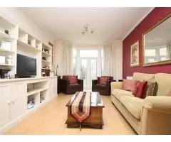 3/4 Bedroom House Isleworth - 3