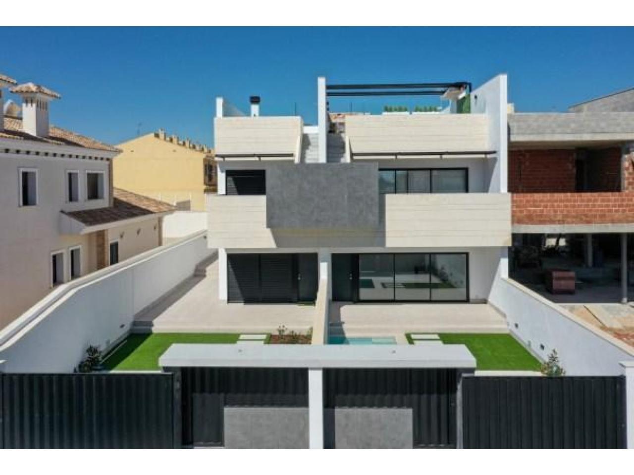 Недвижимость в Испании, Новый бунгало от застройщика в Пилар-де-ла-Орадада,Коста Бланка,Испания - 1