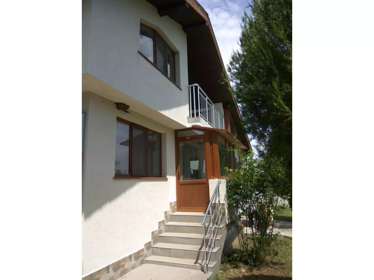 For sale a new house with an area of 370 sq.m. in the Bulgarian - 3/12