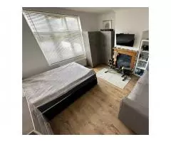 Single room Dagenham Heathway