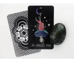 я не зарабатываю помогая людям и считаю что оплата за дар неприемлема.