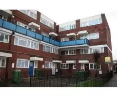 3 bedroom ground floor split level flat. Custom House DLR, Russell Road, E16