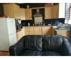 Большая Double room в Ilford, 100ф. Для девушки находящийся в UK легально. - 2