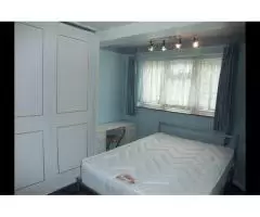 3 Bed Flat, Abbey Road/Stratford, E15 1 600 £ — Available Now - 9