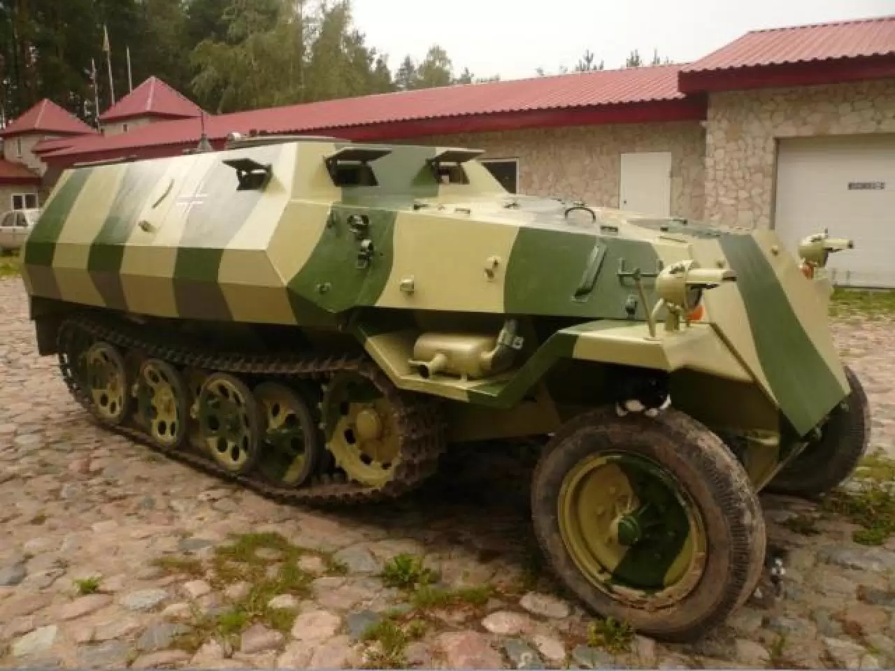 Sale armored car From-810 ( Sd Kfz 251 ) - 1