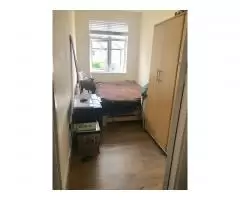 Меблированная комната, хорошего размера для одного человека в малонаселенном уютном доме. Good size - 1