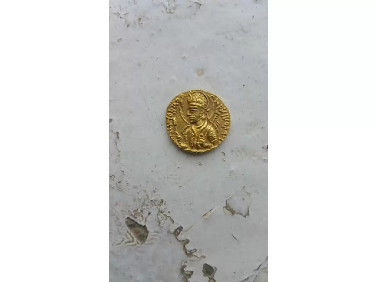 Предлагаю на продажу золотые монеты царства Кушанидов,всего 199 штук - 1