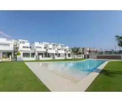 Недвижимость в Испании, Новые бунгало рядом с пляжем от застройщика в Торре де ла Орадада